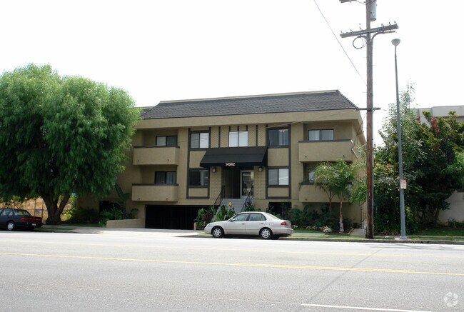 Building Photo - 14942 Burbank Blvd