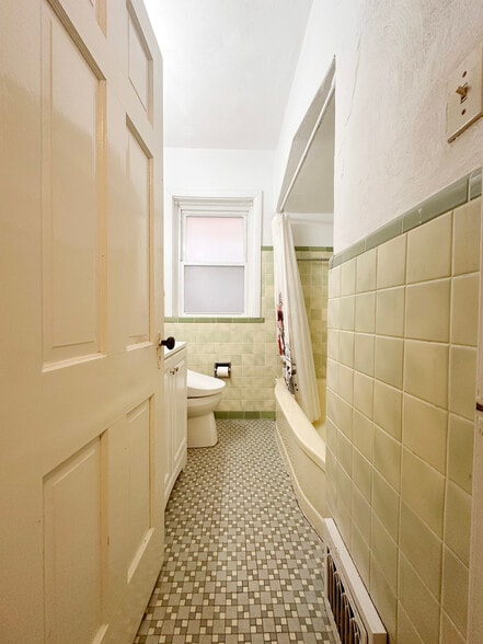 Building Photo - 5816 Mardel Ave