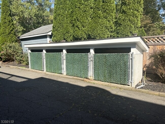 Building Photo - 915 Springfield Ave