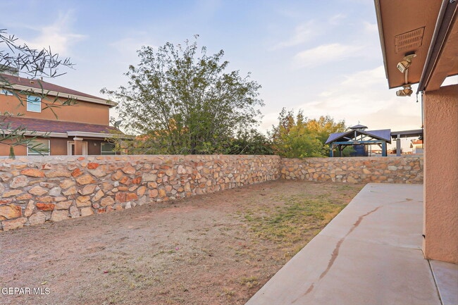 Building Photo - 2329 Honey Dew St