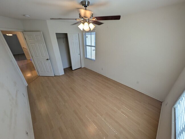 Building Photo - 7931 N Kelburn Hill St