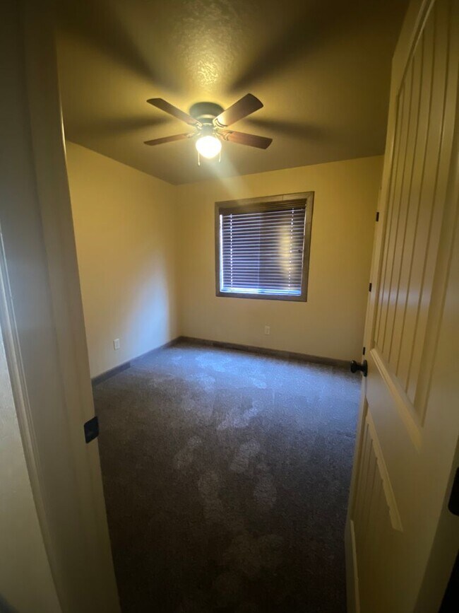 Building Photo - Adorable Home Centrally located in Loma He...