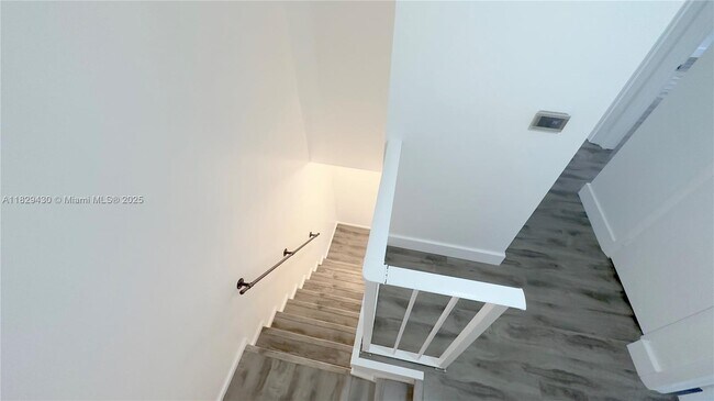 Building Photo - 8483 SW 137th Ave