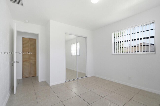 Building Photo - 4120 SW 19th St