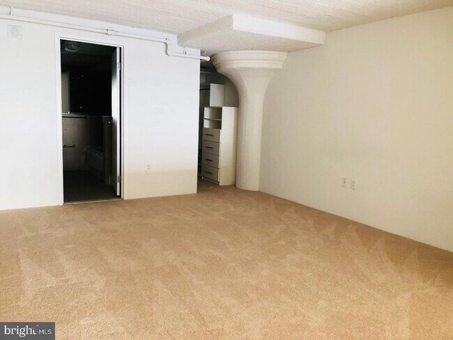 Building Photo - 2300 Walnut Street Unit 3B-330