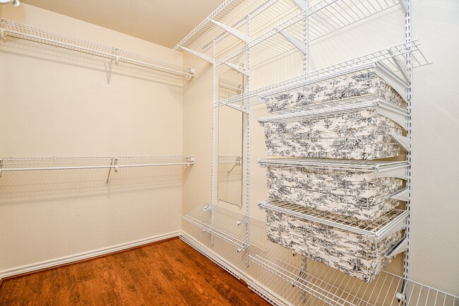 Building Photo - 1814 Cherry Bend Dr