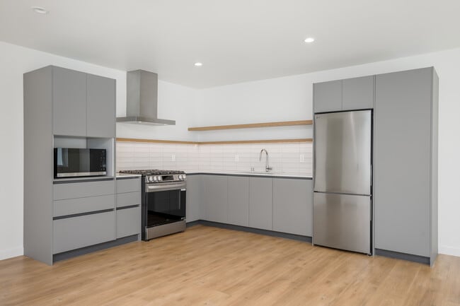 Building Photo - 1422 Tamarind Ave