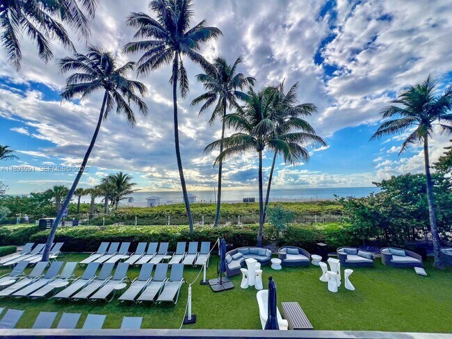 Building Photo - 5225 Collins Ave