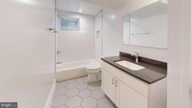 Building Photo - 472 Ridge St NW