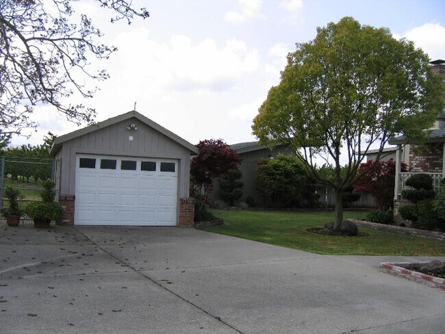 Building Photo - 8537 Pezzi Rd