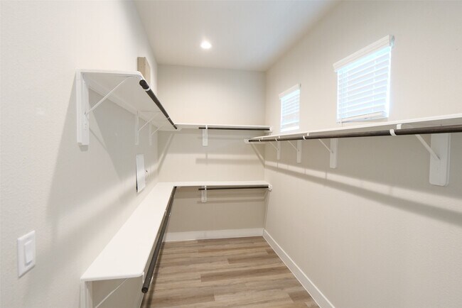 Building Photo - 9004 Lonestar Creekbend Ln