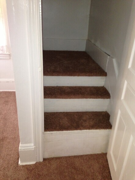 Stairs to Large Family room or Master - 2763 Mount Carmel Ave