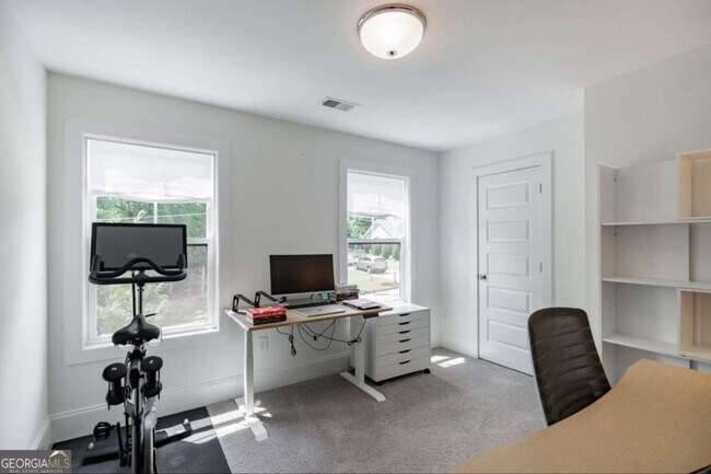 Building Photo - Modern Three Bedroom North Athens