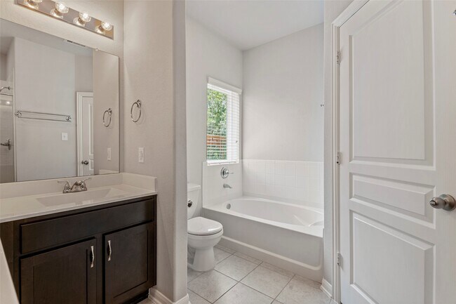 Building Photo - 18682 Legend Oaks Dr