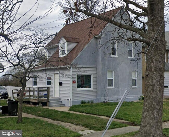 Building Photo - 224 S Hannevig Ave