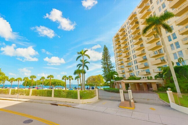 Building Photo - 880 NE 69th St