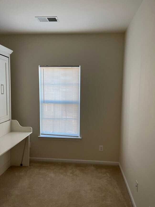 Building Photo - 927 Brechin Ln