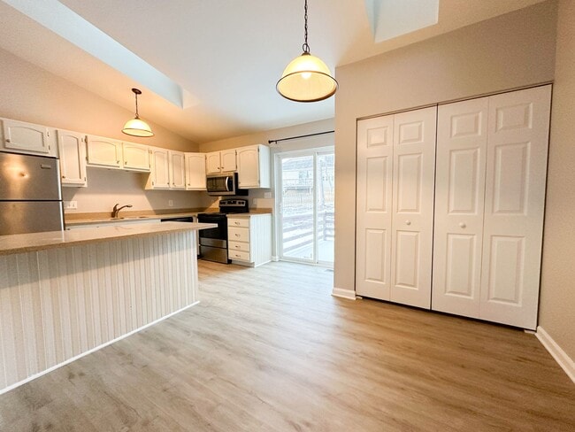 Building Photo - 3 Bedroom/2Bath Ranch inside Lake Monticello Community