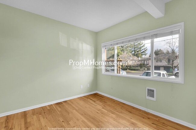 Building Photo - Beautiful Two Bedroom Apartment on Rosemon...