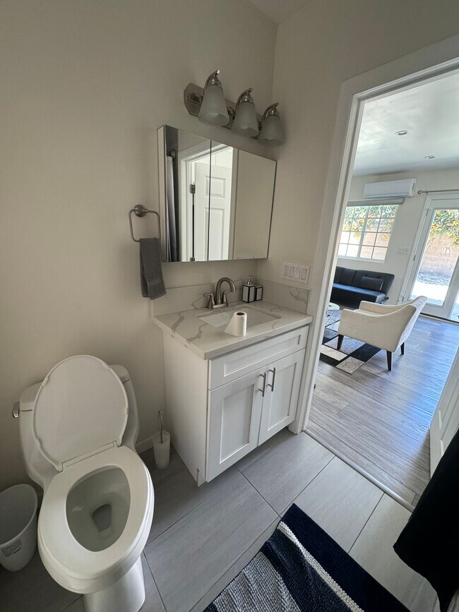 Bathroom - 14921 Kittridge St