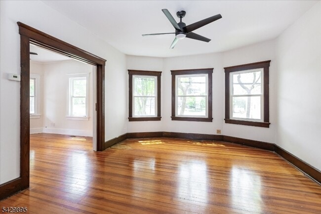 Building Photo - 56 Walnut Crescent