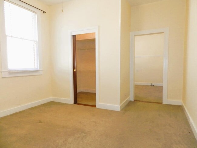 Building Photo - 329 N Bernadotte St