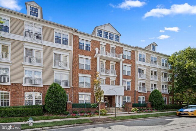 Building Photo - 1002 Elmcroft Blvd