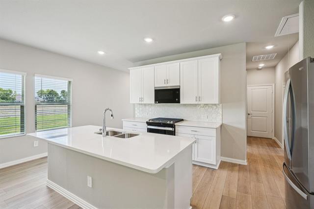 Building Photo - 711 Dotty Dr