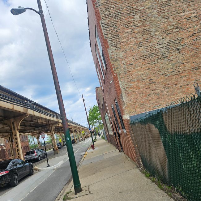 Building Photo - 2715 W Lake St