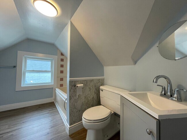 Building Photo - 139 W Hollis St