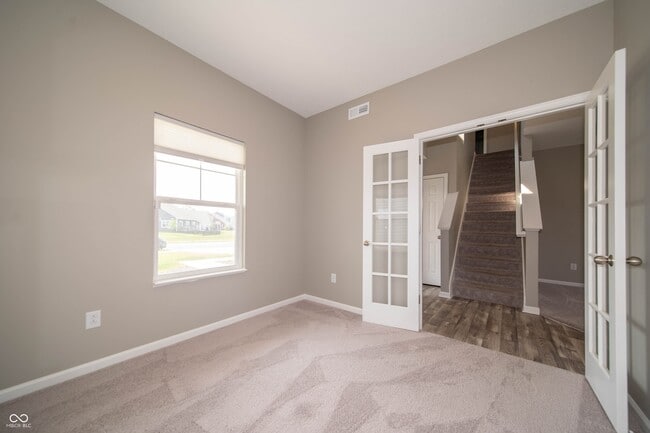 Building Photo - 7062 English Oak Dr