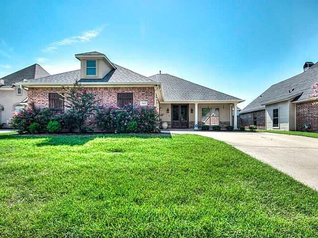 Primary Photo - *CYPRESS BEND*STUNNING 3/3 BENTON HOME*