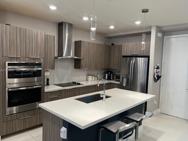 Building Photo - 10355 NW 66th St