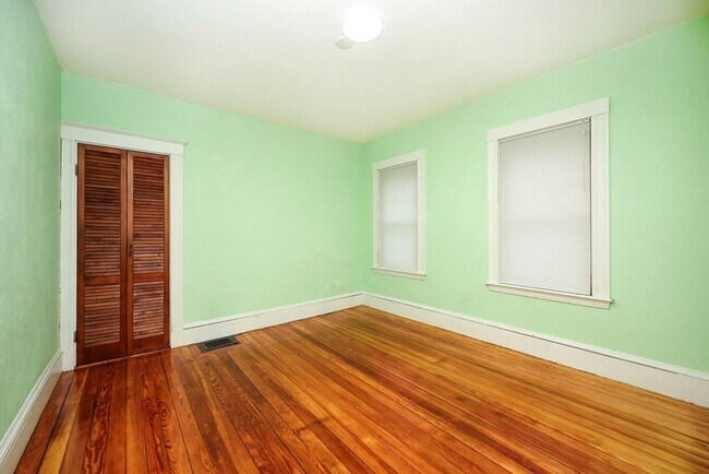 Building Photo - 84 Rogers Ave