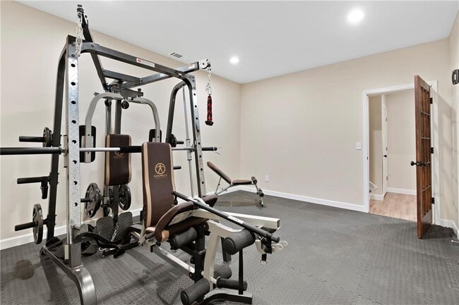 Building Photo - 5290 Clingman Ct