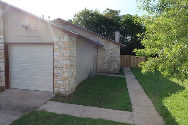 Building Photo - Aberdeen Duplex - 2Bd/2Ba - Remodeled - W/D - Fireplace - Garage - Fenced Patio - $1600