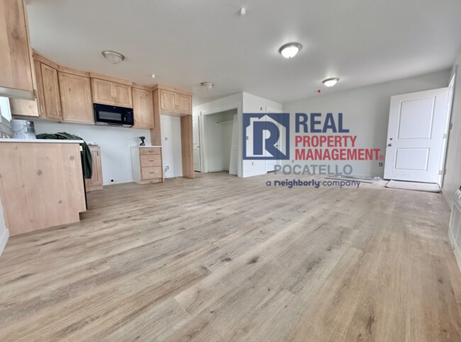 Building Photo - 5405 Park Lawn Dr