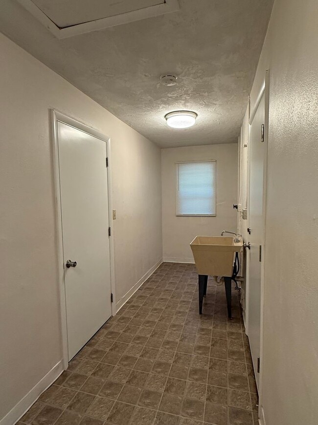 Building Photo - Melbourne Beach 2 Bedrooms 1 bath
