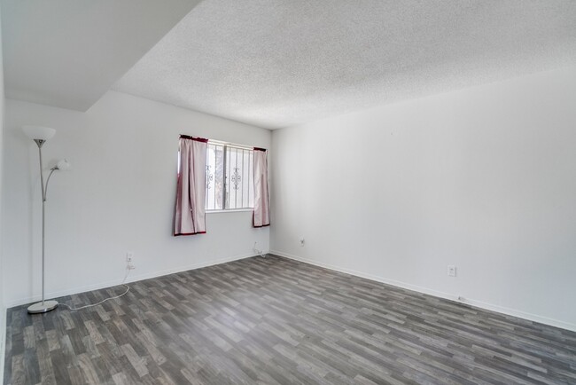 Building Photo - 1 bedroom 1 bath second floor condo  conve...