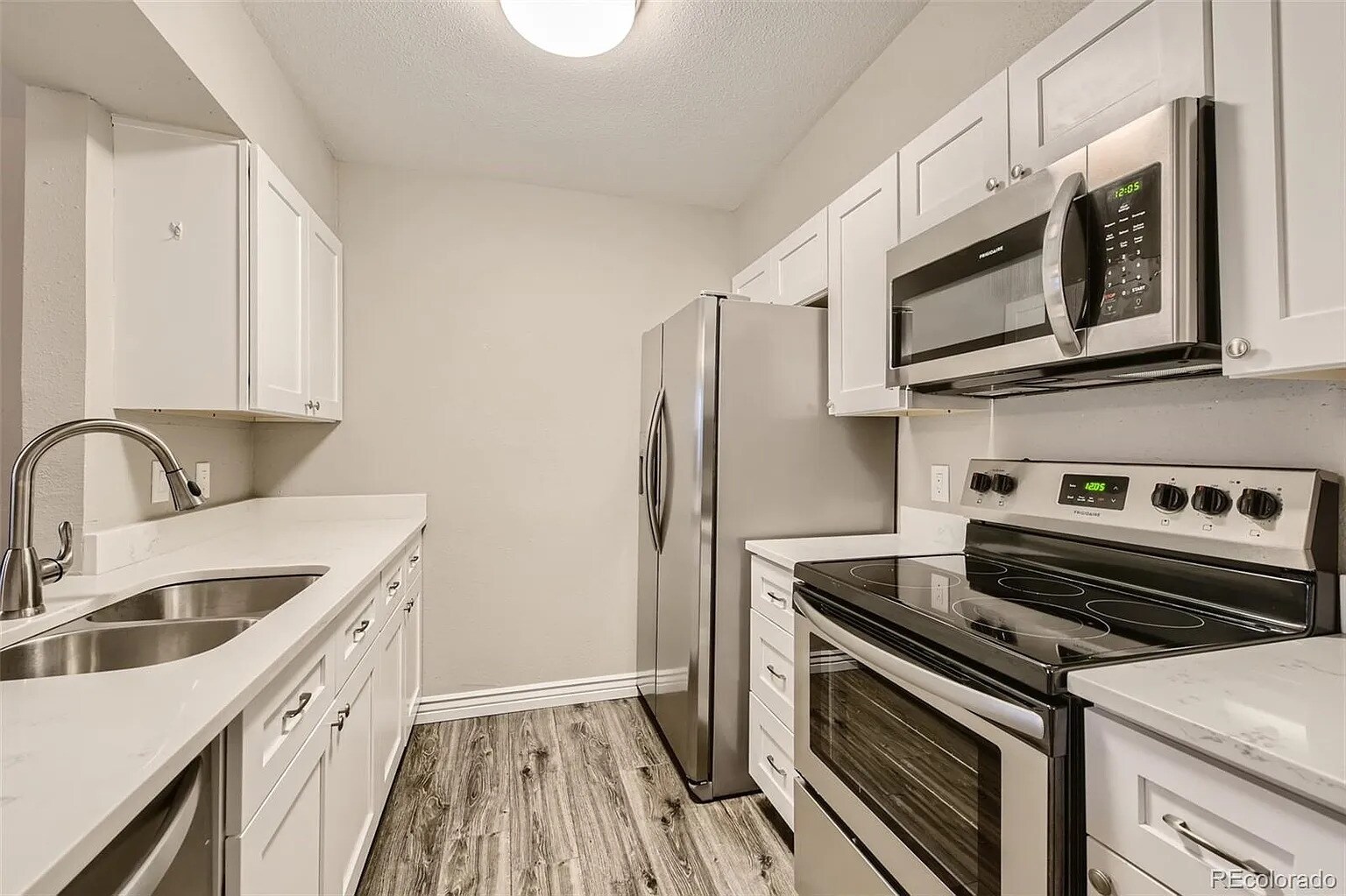 Kitchen - 5873 S Prince St