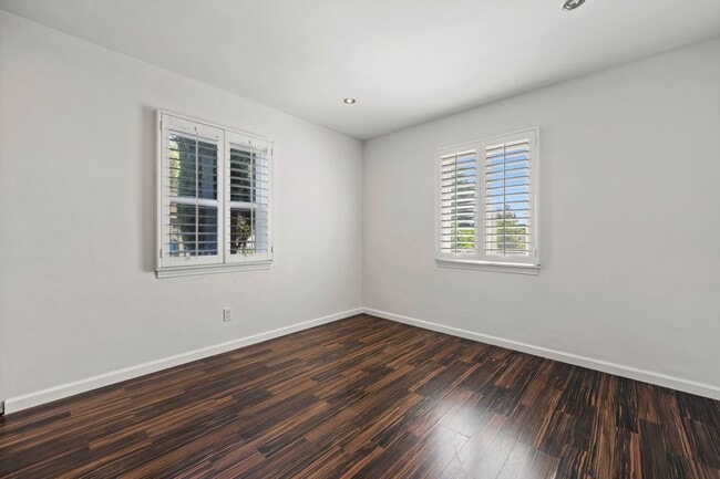 Building Photo - 10823 McVine Ave