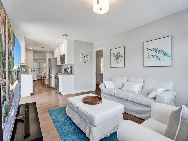 Building Photo - 620 W Palmetto Park Rd