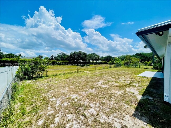 Building Photo - 272 SW Oakridge Dr
