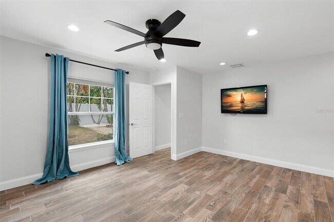 Building Photo - 731 Alda Way NE