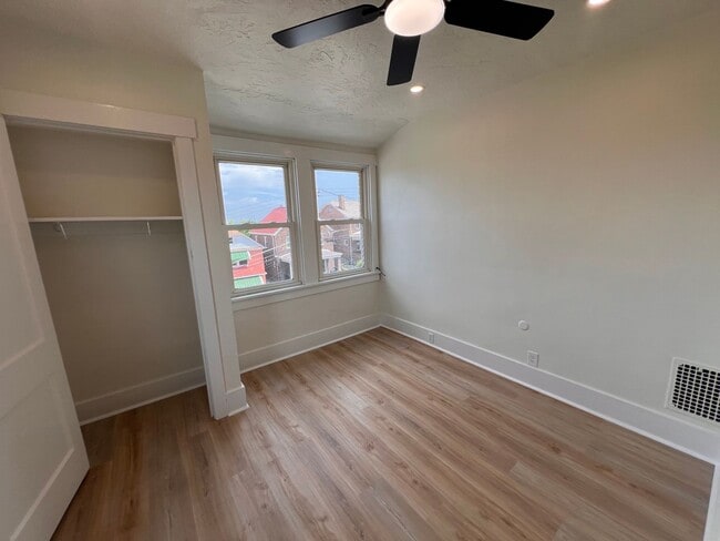 Building Photo - Pittsburgh - 4 Bedroom 2 Bathroom - Recent...