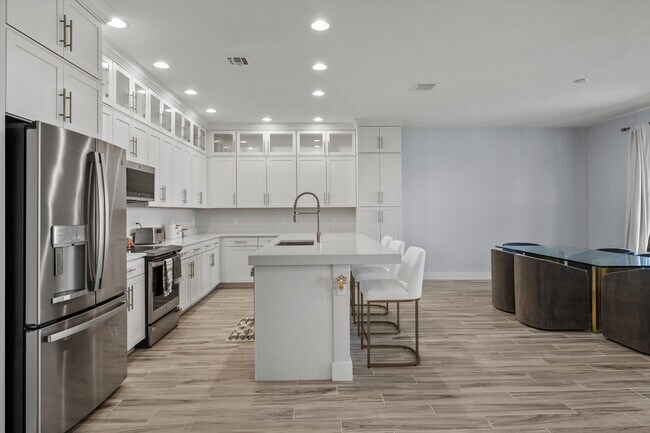 Building Photo - 16259 Sandy Shore Dr