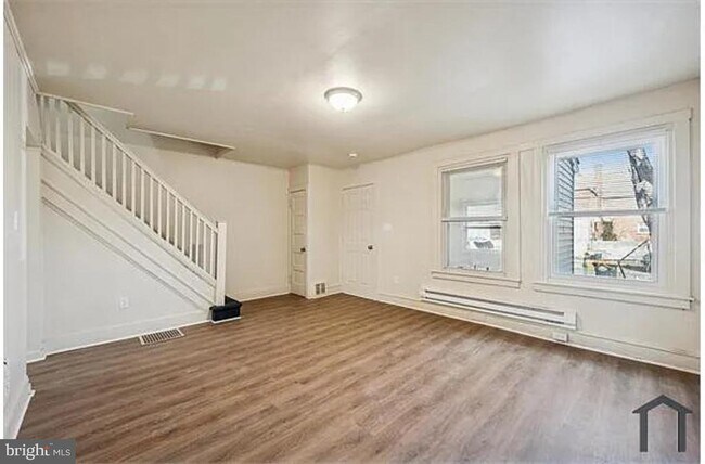 Building Photo - 1112 Johnson St