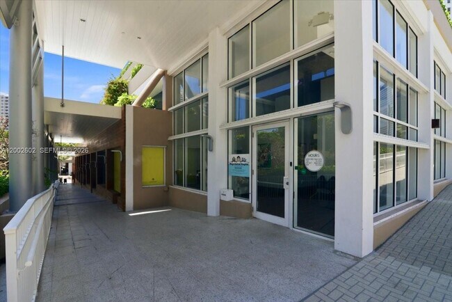 Building Photo - 801 Brickell Key Blvd