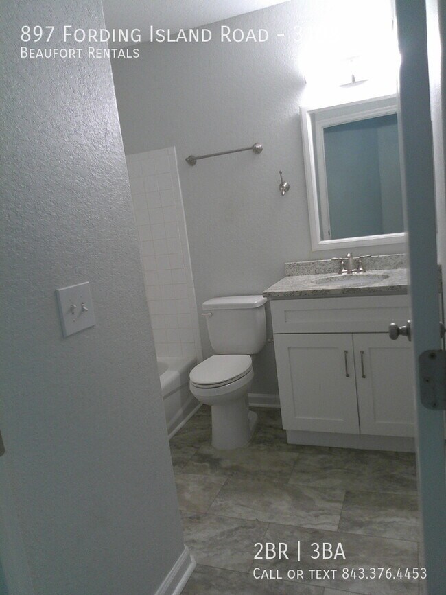 Building Photo - 897 Fording Island Rd