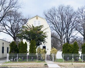 Building Photo - 746 Springdale Ave